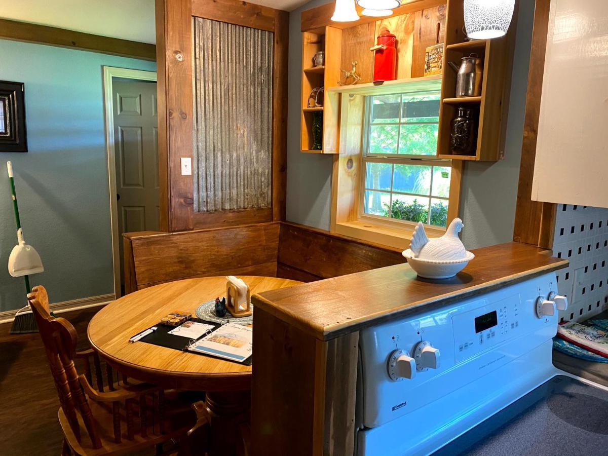 Bunkhouse Farm Stay Fort White Exterior foto